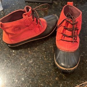 SOREL rubber booties. Upper boot canvas red/black Womens 9